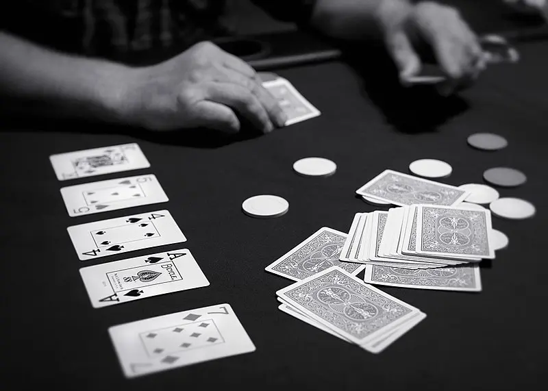 Những lưu ý khi tham gia cá cược Poker Hand là gì?